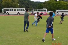 ほっとしたところで地元」子供たちとサッカー